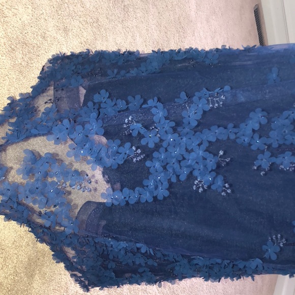 Dress - Picture 5 of 6